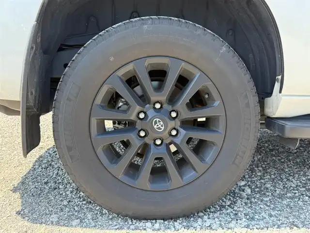 トヨタ ランドクルーザー プラド TX Lパッケージ マットブラED 愛知県 2023(令5)年 1.8万km ホワイトパールクリスタルシャイン 〇純正9インチディスプレイオーディオ/〇バックカメラ/〇パノラマモニター/〇ビルトインETC2.0/〇ドライブレコーダー/〇7人乗り/〇ムーンルーフ/〇セーフティセンス/〇レーダークルーズコントロール/〇プリクラッシュセーフティー/〇LEDヘッドランプ/〇オートライト/〇フォグランプ/〇純正18インチアルミ/〇パワーバッグドア/〇革巻きステアリング/〇左右独立オートエアコン/〇革シート/〇シートヒーター/〇シートベンチレーション/〇パワーシート/〇スマートエントリー/〇禁煙車