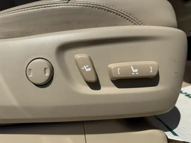 トヨタ ランドクルーザー プラド TX Lパッケージ マットブラED 愛知県 2023(令5)年 1.8万km ホワイトパールクリスタルシャイン 〇純正9インチディスプレイオーディオ/〇バックカメラ/〇パノラマモニター/〇ビルトインETC2.0/〇ドライブレコーダー/〇7人乗り/〇ムーンルーフ/〇セーフティセンス/〇レーダークルーズコントロール/〇プリクラッシュセーフティー/〇LEDヘッドランプ/〇オートライト/〇フォグランプ/〇純正18インチアルミ/〇パワーバッグドア/〇革巻きステアリング/〇左右独立オートエアコン/〇革シート/〇シートヒーター/〇シートベンチレーション/〇パワーシート/〇スマートエントリー/〇禁煙車