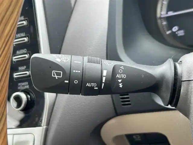トヨタ ランドクルーザー プラド TX Lパッケージ マットブラED 愛知県 2023(令5)年 1.8万km ホワイトパールクリスタルシャイン 〇純正9インチディスプレイオーディオ/(ナビ、フルセグTV、BT）/〇バックカメラ/〇パノラミックビューモニター/〇ビルトインETC2.0/〇ドライブレコーダー/〇7人乗り/〇サンルーフ/〇トヨタセーフティセンス/〇レーダークルーズコントロール/〇プリクラッシュセーフティー/〇ブラインドスポットモニター/〇LEDヘッドランプ/〇オートライト/〇フォグランプ/〇純正18インチAW/〇革巻きステアリング/〇左右独立オートエアコン/〇ベージュ革シート/〇シートヒーター/〇シートベンチレーション/〇パワーシート/〇スマートエントリー/〇スペアタイヤ/〇取説、保証書