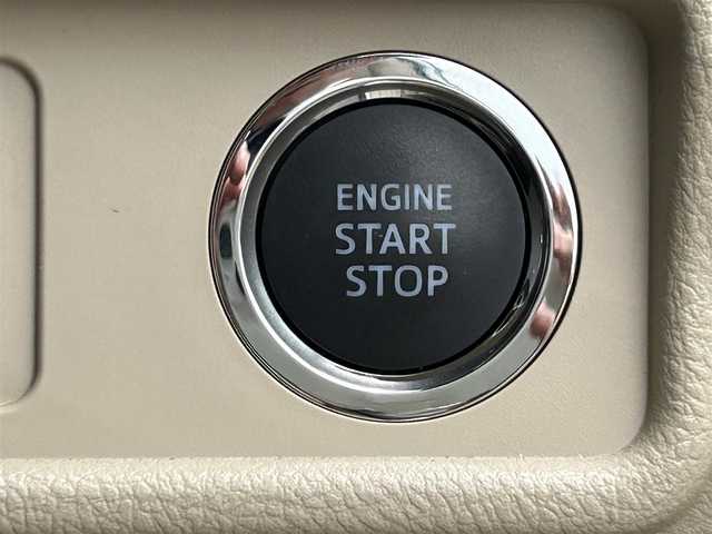 トヨタ ランドクルーザー プラド TX Lパッケージ マットブラED 愛知県 2023(令5)年 1.8万km ホワイトパールクリスタルシャイン 〇純正9インチディスプレイオーディオ/(ナビ、フルセグTV、BT）/〇バックカメラ/〇パノラミックビューモニター/〇ビルトインETC2.0/〇ドライブレコーダー/〇7人乗り/〇サンルーフ/〇トヨタセーフティセンス/〇レーダークルーズコントロール/〇プリクラッシュセーフティー/〇ブラインドスポットモニター/〇LEDヘッドランプ/〇オートライト/〇フォグランプ/〇純正18インチAW/〇革巻きステアリング/〇左右独立オートエアコン/〇ベージュ革シート/〇シートヒーター/〇シートベンチレーション/〇パワーシート/〇スマートエントリー/〇スペアタイヤ/〇取説、保証書
