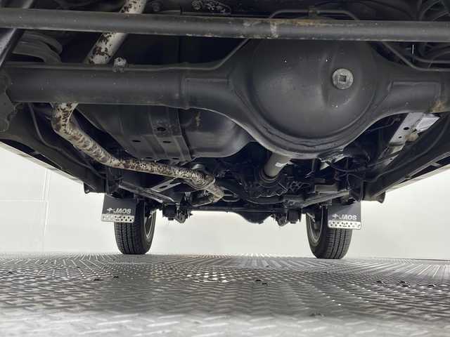 スズキ ジムニー ランドベンチャー 沖縄県 2004(平16)年 4.7万km オリーブグレーメタリック ・禁煙車/・ターボ車/・ＫＥＮＷＯＯＤナビ（フルセグテレビ、Ｂｌｕｅｔｏｏｔｈ、ＣＤ、ＤＶＤ）/・ＥＴＣ/・シートヒーター/・フォグランプ/・トランスファーレバー/・ハーフレザーシート/・純正アルミホイール/・ルーフレール/・キーレスエントリー/・マッドガード/・純正ドアバイザー
