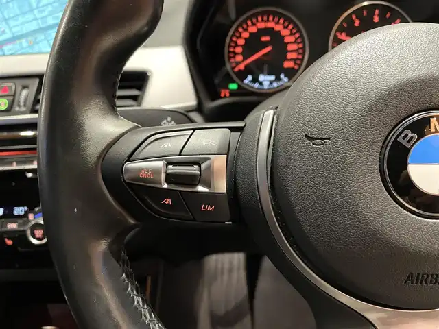 ＢＭＷ Ｘ１ xDrive 18d Mスポーツ 道央・札幌 2018(平30)年 5.8万km アルピンホワイトⅢ アドバンスドアクティブセーフティパッケージ/　・ACC/　・ヘッドアップディスプレイ/コンフォートパッケージ/　・オートマチックテールゲート/　・リアシートバックレストリリース/　・スライディングリアシート/OP19インチアロイホイール/純正HDDナビ/社外フルセグTV/CD/DVD/USB/Bluetooth/バックカメラ/PDC/電動フロントシート/シートヒーター/LEDヘッドライト