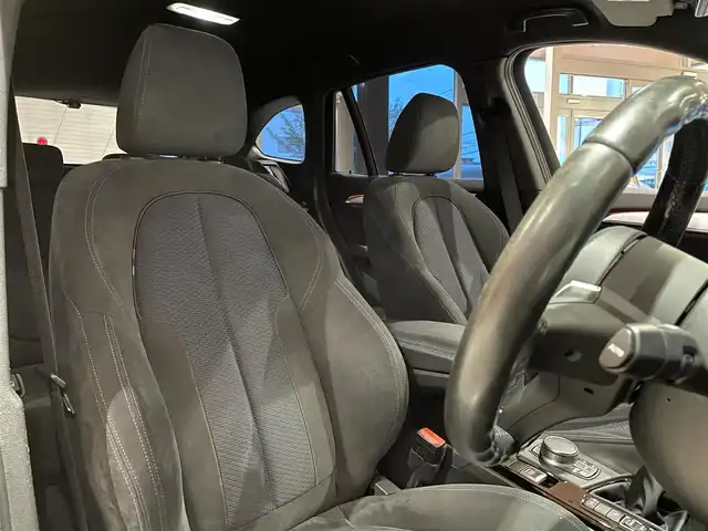 ＢＭＷ Ｘ１ xDrive 18d Mスポーツ 道央・札幌 2018(平30)年 5.8万km アルピンホワイトⅢ アドバンスドアクティブセーフティパッケージ/　・ACC/　・ヘッドアップディスプレイ/コンフォートパッケージ/　・オートマチックテールゲート/　・リアシートバックレストリリース/　・スライディングリアシート/OP19インチアロイホイール/純正HDDナビ/社外フルセグTV/CD/DVD/USB/Bluetooth/バックカメラ/PDC/電動フロントシート/シートヒーター/LEDヘッドライト