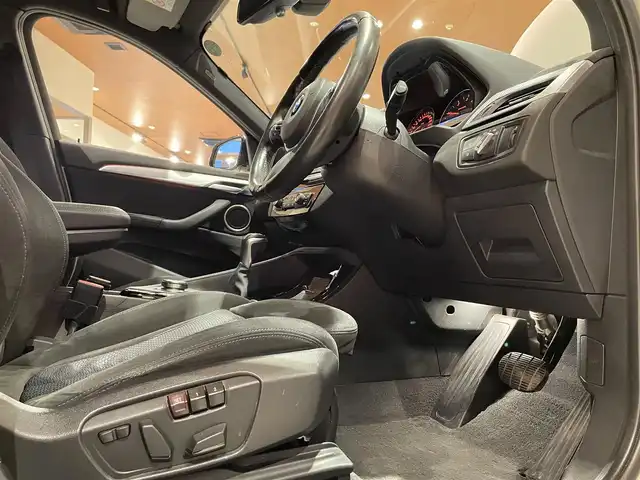 ＢＭＷ Ｘ１ xDrive 18d Mスポーツ 道央・札幌 2018(平30)年 5.8万km アルピンホワイトⅢ アドバンスドアクティブセーフティパッケージ/　・ACC/　・ヘッドアップディスプレイ/コンフォートパッケージ/　・オートマチックテールゲート/　・リアシートバックレストリリース/　・スライディングリアシート/OP19インチアロイホイール/純正HDDナビ/社外フルセグTV/CD/DVD/USB/Bluetooth/バックカメラ/PDC/電動フロントシート/シートヒーター/LEDヘッドライト