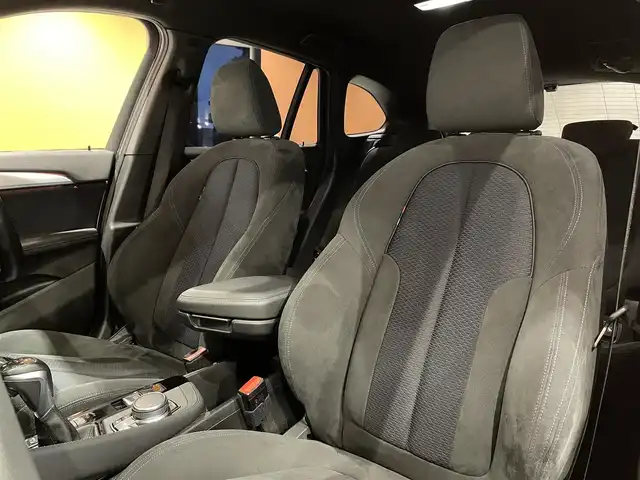 ＢＭＷ Ｘ１ xDrive 18d Mスポーツ 道央・札幌 2018(平30)年 5.8万km アルピンホワイトⅢ アドバンスドアクティブセーフティパッケージ/　・ACC/　・ヘッドアップディスプレイ/コンフォートパッケージ/　・オートマチックテールゲート/　・リアシートバックレストリリース/　・スライディングリアシート/OP19インチアロイホイール/純正HDDナビ/社外フルセグTV/CD/DVD/USB/Bluetooth/バックカメラ/PDC/電動フロントシート/シートヒーター/LEDヘッドライト
