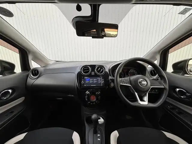 日産 ノート X 滋賀県 2017(平29)年 4.6万km スーパーブラック 純正メモリナビ/・Bluetooth/・フルセグ/・CD/DVD/衝突軽減ブレーキ/全方位カメラ/レーンキープアシスト/オートライト/前後コーナーセンサー/電納ウインカーミラー/パンク修理キット/ETC/スマートキー