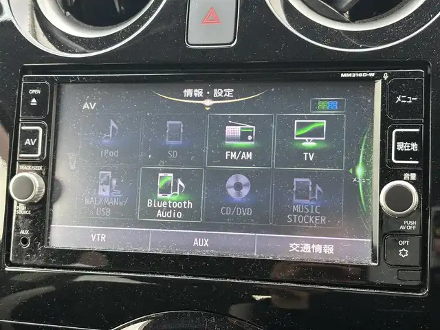 日産 ノート X 滋賀県 2017(平29)年 4.6万km スーパーブラック 純正メモリナビ/・Bluetooth/・フルセグ/・CD/DVD/衝突軽減ブレーキ/全方位カメラ/レーンキープアシスト/オートライト/前後コーナーセンサー/電納ウインカーミラー/パンク修理キット/ETC/スマートキー