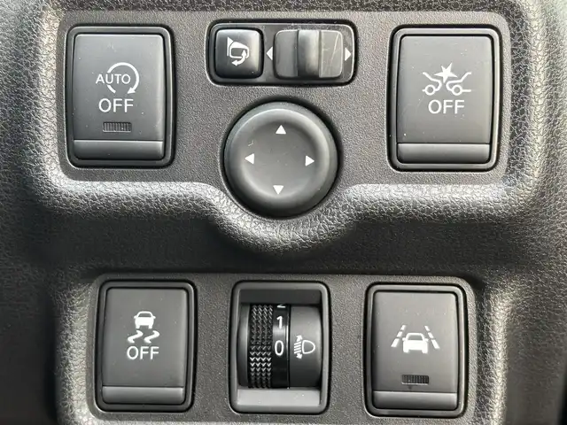 日産 ノート X 滋賀県 2017(平29)年 4.6万km スーパーブラック 純正メモリナビ/・Bluetooth/・フルセグ/・CD/DVD/衝突軽減ブレーキ/全方位カメラ/レーンキープアシスト/オートライト/前後コーナーセンサー/電納ウインカーミラー/パンク修理キット/ETC/スマートキー