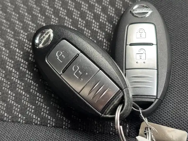 日産 ノート X 滋賀県 2017(平29)年 4.6万km スーパーブラック 純正メモリナビ/・Bluetooth/・フルセグ/・CD/DVD/衝突軽減ブレーキ/全方位カメラ/レーンキープアシスト/オートライト/前後コーナーセンサー/電納ウインカーミラー/パンク修理キット/ETC/スマートキー