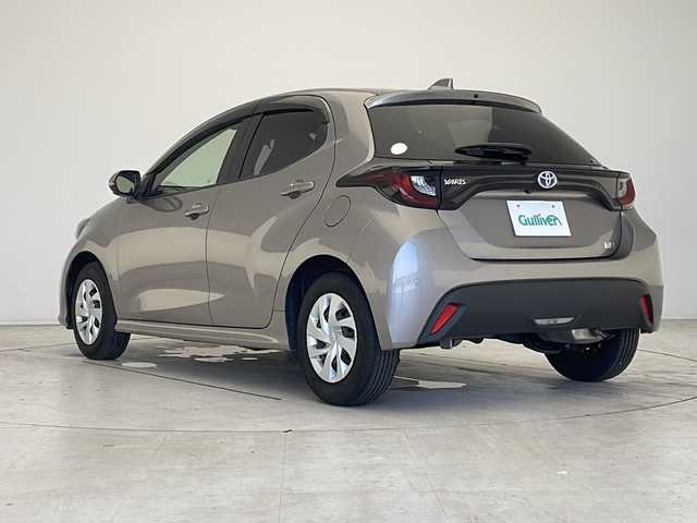 トヨタ ヤリス ハイブリッド G 愛知県 2021(令3)年 1.6万km アバンギャルドブロンズメタリック 衝突被害軽減ブレーキ/純正8インチディスプレイオーディオ（ナビあり）/全方位カメラ/レーダークルーズコントロール/Bluetooth/バックカメラ/コーナーセンサー/LEDヘッドライト/オートマチックハイビーム/ETC/ステアリングスイッチ/スマートキー/プッシュスタート
