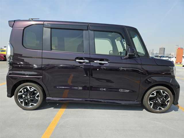 ホンダ Ｎ ＢＯＸ カスタム G L ターボ ホンダセンシング 福岡県 2018(平30)年 4.8万km プレミアムベルベットパープル・パール ワンオーナー/純正ナビ(Bluetooth/CD/DVD)/フルセグTV/両側パワースライドドア/バックカメラ/ビルトインETC/ドライブレコーダー/アダプティブクルーズコントロール/ソナーセンサー/ホンダセンシング/・衝突軽減ブレーキ/・前後誤発進抑制機能/・歩行者事故低減ステアリング/・先行車発進お知らせ機能/・車線維持支援システム/・オートハイビーム/・標識認識機能/ターボ/LEDヘッドランプ/本革巻きステアリング/パドルシフト/ブラック合皮/トリコットコンビシート/チップアップ機能/純正15インチアルミホイール/スマートキーシステム/プッシュエンジンスタート/禁煙車