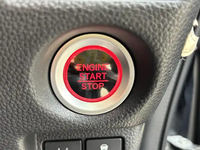 ホンダ Ｎ ＢＯＸ カスタム G L ターボ ホンダセンシング 福岡県 2018(平30)年 4.8万km プレミアムベルベットパープル・パール ワンオーナー/純正ナビ(Bluetooth/CD/DVD)/フルセグTV/両側パワースライドドア/バックカメラ/ビルトインETC/ドライブレコーダー/アダプティブクルーズコントロール/ソナーセンサー/ホンダセンシング/・衝突軽減ブレーキ/・前後誤発進抑制機能/・歩行者事故低減ステアリング/・先行車発進お知らせ機能/・車線維持支援システム/・オートハイビーム/・標識認識機能/ターボ/LEDヘッドランプ/本革巻きステアリング/パドルシフト/ブラック合皮/トリコットコンビシート/チップアップ機能/純正15インチアルミホイール/純正フロアマット/スマートキーシステム/プッシュエンジンスタート/禁煙車
