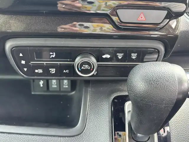 ホンダ Ｎ ＢＯＸ カスタム G L ターボ ホンダセンシング 福岡県 2018(平30)年 4.8万km プレミアムベルベットパープル・パール ワンオーナー/純正ナビ(Bluetooth/CD/DVD)/フルセグTV/両側パワースライドドア/バックカメラ/ビルトインETC/ドライブレコーダー/アダプティブクルーズコントロール/ソナーセンサー/ホンダセンシング/・衝突軽減ブレーキ/・前後誤発進抑制機能/・歩行者事故低減ステアリング/・先行車発進お知らせ機能/・車線維持支援システム/・オートハイビーム/・標識認識機能/ターボ/LEDヘッドランプ/本革巻きステアリング/パドルシフト/ブラック合皮/トリコットコンビシート/チップアップ機能/純正15インチアルミホイール/純正フロアマット/スマートキーシステム/プッシュエンジンスタート/禁煙車