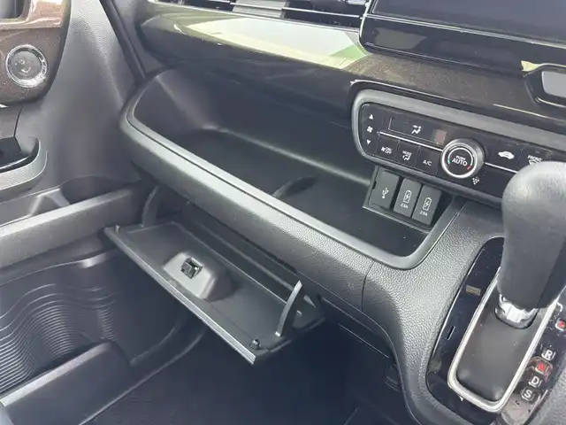 ホンダ Ｎ ＢＯＸ カスタム G L ターボ ホンダセンシング 福岡県 2018(平30)年 4.8万km プレミアムベルベットパープル・パール ワンオーナー/純正ナビ(Bluetooth/CD/DVD)/フルセグTV/両側パワースライドドア/バックカメラ/ビルトインETC/ドライブレコーダー/アダプティブクルーズコントロール/ソナーセンサー/ホンダセンシング/・衝突軽減ブレーキ/・前後誤発進抑制機能/・歩行者事故低減ステアリング/・先行車発進お知らせ機能/・車線維持支援システム/・オートハイビーム/・標識認識機能/ターボ/LEDヘッドランプ/本革巻きステアリング/パドルシフト/ブラック合皮/トリコットコンビシート/チップアップ機能/純正15インチアルミホイール/純正フロアマット/スマートキーシステム/プッシュエンジンスタート/禁煙車