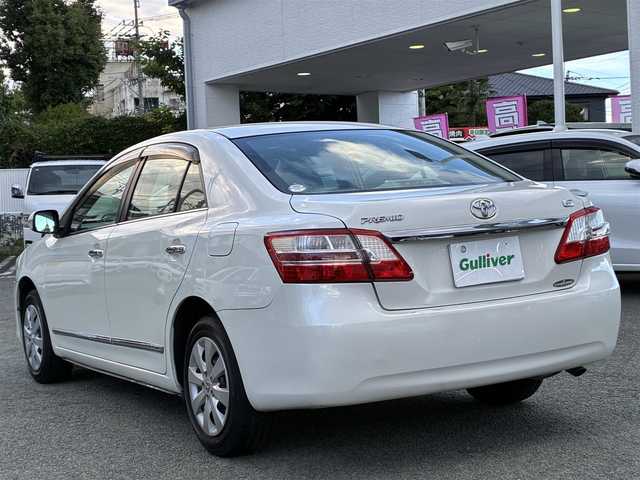 トヨタ プレミオ 1．5F Lパケ プライムグリーン 熊本県 2012(平24)年 10.1万km ホワイトパールクリスタルシャイン １オーナー/社外オーディオ/【AM/FM/USB/AUX/CD】/ウッドコンビステアリング/オートライト/ＨＩＤヘッドライト/フォグランプ/電格ミラー/スマートキー/プッシュスタート/純正フロアマット/純正ドアバイザー/純正ホイールキャップ/取扱説明書/保証書