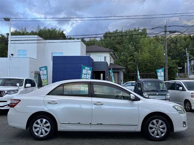 トヨタ プレミオ 1．5F Lパケ プライムグリーン 熊本県 2012(平24)年 10.1万km ホワイトパールクリスタルシャイン １オーナー/社外オーディオ/【AM/FM/USB/AUX/CD】/ウッドコンビステアリング/オートライト/ＨＩＤヘッドライト/フォグランプ/電格ミラー/スマートキー/プッシュスタート/純正フロアマット/純正ドアバイザー/純正ホイールキャップ/取扱説明書/保証書