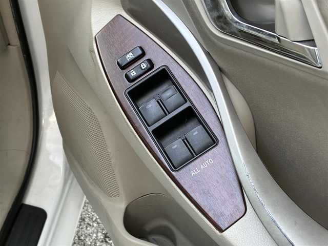 トヨタ プレミオ 1．5F Lパケ プライムグリーン 熊本県 2012(平24)年 10.1万km ホワイトパールクリスタルシャイン １オーナー/社外オーディオ/【AM/FM/USB/AUX/CD】/ウッドコンビステアリング/オートライト/ＨＩＤヘッドライト/フォグランプ/電格ミラー/スマートキー/プッシュスタート/純正フロアマット/純正ドアバイザー/純正ホイールキャップ/取扱説明書/保証書
