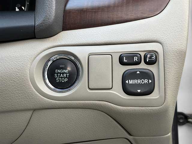 トヨタ プレミオ 1．5F Lパケ プライムグリーン 熊本県 2012(平24)年 10.1万km ホワイトパールクリスタルシャイン １オーナー/社外オーディオ/【AM/FM/USB/AUX/CD】/ウッドコンビステアリング/オートライト/ＨＩＤヘッドライト/フォグランプ/電格ミラー/スマートキー/プッシュスタート/純正フロアマット/純正ドアバイザー/純正ホイールキャップ/取扱説明書/保証書