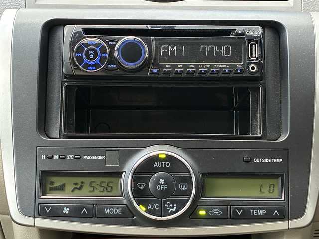 トヨタ プレミオ 1．5F Lパケ プライムグリーン 熊本県 2012(平24)年 10.1万km ホワイトパールクリスタルシャイン １オーナー/社外オーディオ/【AM/FM/USB/AUX/CD】/ウッドコンビステアリング/オートライト/ＨＩＤヘッドライト/フォグランプ/電格ミラー/スマートキー/プッシュスタート/純正フロアマット/純正ドアバイザー/純正ホイールキャップ/取扱説明書/保証書