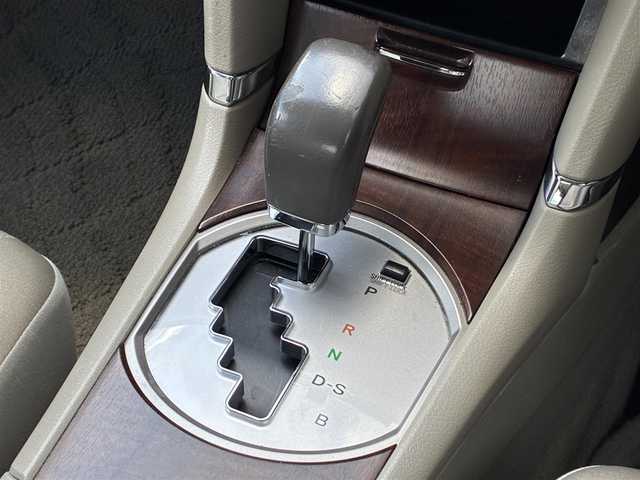 トヨタ プレミオ 1．5F Lパケ プライムグリーン 熊本県 2012(平24)年 10.1万km ホワイトパールクリスタルシャイン １オーナー/社外オーディオ/【AM/FM/USB/AUX/CD】/ウッドコンビステアリング/オートライト/ＨＩＤヘッドライト/フォグランプ/電格ミラー/スマートキー/プッシュスタート/純正フロアマット/純正ドアバイザー/純正ホイールキャップ/取扱説明書/保証書