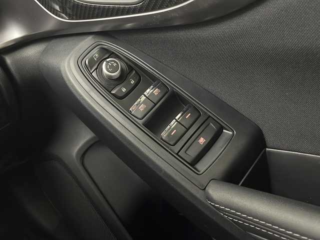 スバル インプレッサ スポーツ 2．0i－L アイサイト 栃木県 2017(平29)年 4.3万km クリスタルホワイトP 純正メーカーナビ/(BT/AM/FM/CD/DVD/フルセグ）/アイサイトVer2/・レーダークルーズコン/・プリクラッシュブレーキ/・車線逸脱警報/・車間距離警報/・ふらつき警報/・先行車発進お知らせ/マルチインフォメーションディスプレイ/パドルシフト/バックカメラ/電動格納ミラー/ステアリングスイッチ/純正ホイール/純正フロアマット/プッシュスタート/スマートキー