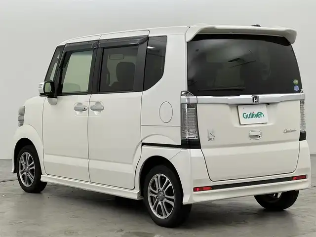 ホンダ Ｎ ＢＯＸ カスタム SSパッケージ 福岡県 2017(平29)年 3.6万km プレミアムホワイトパールⅡ 純正ＳＤナビ（フルセグＴＶ）　/バックカメラ　/ビルトインＥＴＣ　/横滑り防止装置　/両側電動スライドドア　/前席シートヒーター　/プッシュスタート　/オートライト　/電動格納式ドアミラー　/純正１４インチＡＷ