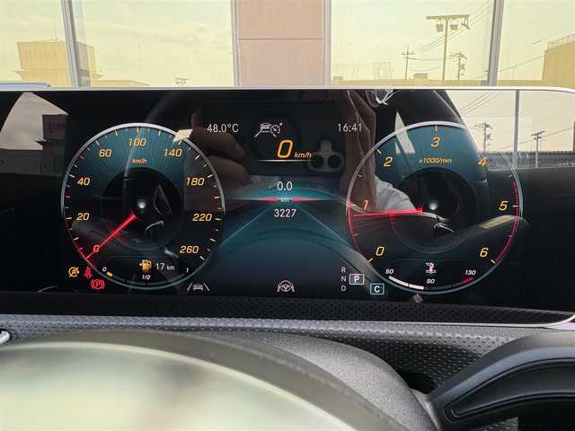 メルセデス・ベンツ ＣＬＡ２００ｄ 石川県 2019(令1)年 0.4万km 白 純正メモリナビ/Mercedes me/バック/フロント/サイド/360°カメラ/フルセグTV/Bluetooth/USB/アダプティブクルーズコントロール/ブルメスターサウンド/ヘッドアップディスプレイ/パノラミックスライディングルーフ/電動格納ミラー/ブラインドスポットモニター/アンビエントライト/パワーシート/メモリーシート/ETC