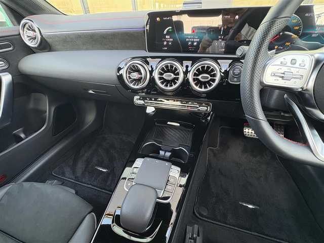 メルセデス・ベンツ ＣＬＡ２００ｄ 石川県 2019(令1)年 0.4万km 白 純正メモリナビ/Mercedes me/バック/フロント/サイド/360°カメラ/フルセグTV/Bluetooth/USB/アダプティブクルーズコントロール/ブルメスターサウンド/ヘッドアップディスプレイ/パノラミックスライディングルーフ/電動格納ミラー/ブラインドスポットモニター/アンビエントライト/パワーシート/メモリーシート/ETC
