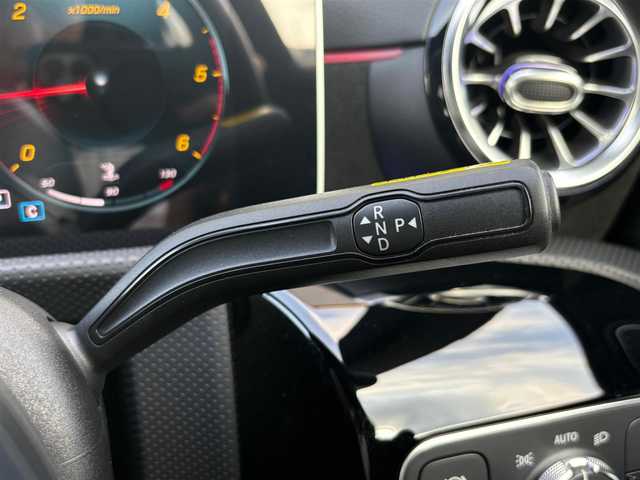 メルセデス・ベンツ ＣＬＡ２００ｄ 石川県 2019(令1)年 0.4万km 白 純正メモリナビ/Mercedes me/バック/フロント/サイド/360°カメラ/フルセグTV/Bluetooth/USB/アダプティブクルーズコントロール/ブルメスターサウンド/ヘッドアップディスプレイ/パノラミックスライディングルーフ/電動格納ミラー/ブラインドスポットモニター/アンビエントライト/パワーシート/メモリーシート/ETC