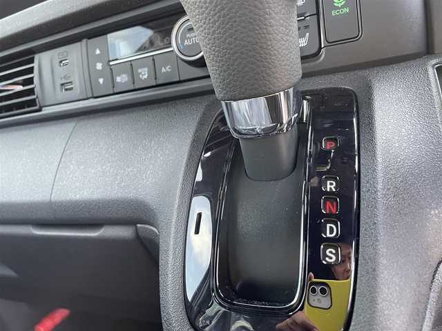 ホンダ Ｎ ＢＯＸ カスタム 石川県 2024(令6)年 0.2万km メテオロイドグレーメタリック 純正9型ナビ/フルセグTV/バックカメラ/LEDヘッドライト/ビルトインETC/ドライブレコーダー/シートヒーター/パワースライドドア/ホンダセンシング/レーダークルーズ/純正アルミホイール/レーンキープ/スマートキー/プッシュスタート/保証書