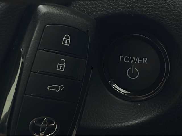 トヨタ カローラ クロス ハイブリッド Z 秋田県 2024(令6)年 1.5万km マッシブグレー 4WD/トヨタセーフティセンス/アドバンストパーク/パワーバックドア/寒冷地仕様/純正ディスプレイオーディオ/バックカメラ/全方位カメラ/レーダークルーズコントロール/ステアリングスイッチ/ハンドルヒーター/革巻きハンドル/ビルトインETC/ハーフレザーシート/D席パワーシート/全席シートヒーター/AC100V/BSM/純正アルミホイール/LEDヘッドライト/フォグランプ/オートライト/オートハイビーム/スマートキー/スペアキー