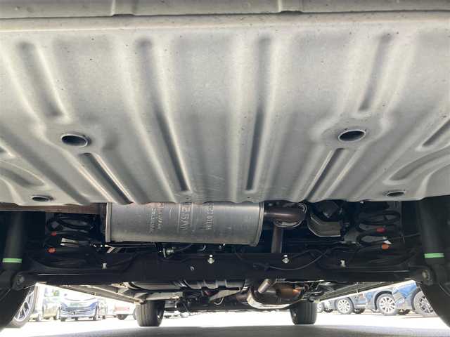 日産 セレナ e－パワー ハイウェイスター V 静岡県 2021(令3)年 4.8万km ブリリアントホワイトパール エンジンスタートボタン/パワーステアリング/パワーウィンドウ/アイドリングストップ/Wオートエアコン/クルーズコントロール/フリップダウンモニター/USB入力端子/ETC/全方位カメラ/純正10インチナビ（CD/DVD/BT）/三列シート/ドライブレコーダー/ウォークスルー/純正フロアマット/両側パワースライドドア/純正アルミホイール/ABS/横滑り防止装置/コーナーセンサー前後/レーンキープアシスト/オートライト/オートマチックハイビーム/LEDヘッドライト/W＋サイドエアバック/衝突軽減システム/プロパイロット/インテリジェントルームミラー/BSM