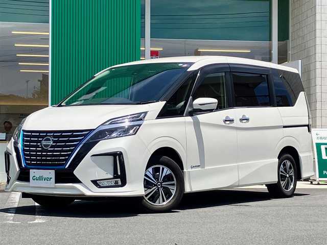 日産 セレナ e－パワー ハイウェイスター V 静岡県 2021(令3)年 4.8万km ブリリアントホワイトパール エンジンスタートボタン/パワーステアリング/パワーウィンドウ/アイドリングストップ/Wオートエアコン/クルーズコントロール/フリップダウンモニター/USB入力端子/ETC/全方位カメラ/純正10インチナビ（CD/DVD/BT）/三列シート/ドライブレコーダー/ウォークスルー/純正フロアマット/両側パワースライドドア/純正アルミホイール/ABS/横滑り防止装置/コーナーセンサー前後/レーンキープアシスト/オートライト/オートマチックハイビーム/LEDヘッドライト/W＋サイドエアバック/衝突軽減システム/プロパイロット/インテリジェントルームミラー/BSM