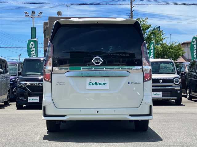 日産 セレナ e－パワー ハイウェイスター V 静岡県 2021(令3)年 4.8万km ブリリアントホワイトパール エンジンスタートボタン/パワーステアリング/パワーウィンドウ/アイドリングストップ/Wオートエアコン/クルーズコントロール/フリップダウンモニター/USB入力端子/ETC/全方位カメラ/純正10インチナビ（CD/DVD/BT）/三列シート/ドライブレコーダー/ウォークスルー/純正フロアマット/両側パワースライドドア/純正アルミホイール/ABS/横滑り防止装置/コーナーセンサー前後/レーンキープアシスト/オートライト/オートマチックハイビーム/LEDヘッドライト/W＋サイドエアバック/衝突軽減システム/プロパイロット/インテリジェントルームミラー/BSM