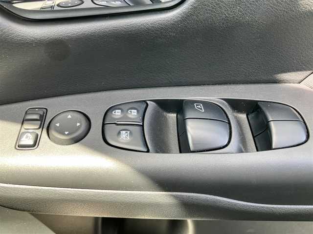日産 セレナ e－パワー ハイウェイスター V 静岡県 2021(令3)年 4.8万km ブリリアントホワイトパール エンジンスタートボタン/パワーステアリング/パワーウィンドウ/アイドリングストップ/Wオートエアコン/クルーズコントロール/フリップダウンモニター/USB入力端子/ETC/全方位カメラ/純正10インチナビ（CD/DVD/BT）/三列シート/ドライブレコーダー/ウォークスルー/純正フロアマット/両側パワースライドドア/純正アルミホイール/ABS/横滑り防止装置/コーナーセンサー前後/レーンキープアシスト/オートライト/オートマチックハイビーム/LEDヘッドライト/W＋サイドエアバック/衝突軽減システム/プロパイロット/インテリジェントルームミラー/BSM