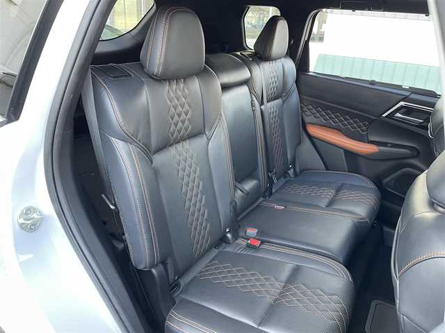 三菱 アウトランダー ＰＨＥＶ P 東京都 2022(令4)年 3.9万km ホワイトダイヤモンド パノラマサンルーフ/純正ナビ/マルチアラウンドモニター/衝突被害軽減/後側方車両検知警報/マイパイロット/シートヒーター/パワーシート/パワーバックドア/ETC/ドライブレコーダー/ワイヤレス充電器