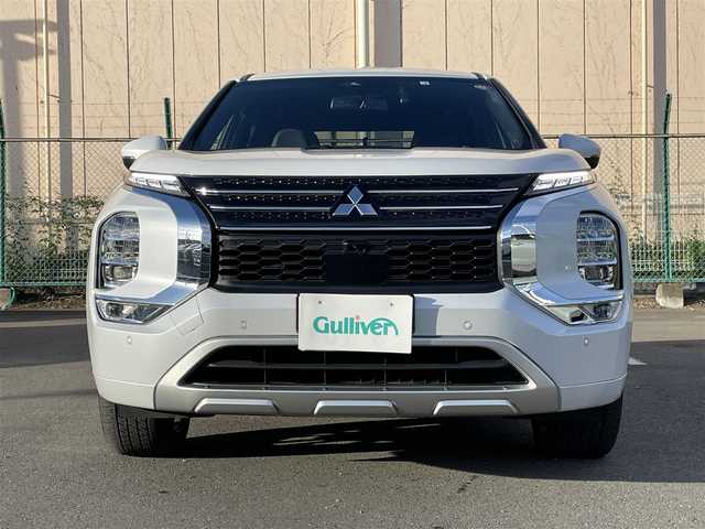 三菱 アウトランダー ＰＨＥＶ P 東京都 2022(令4)年 3.9万km ホワイトダイヤモンド パノラマサンルーフ/純正ナビ/マルチアラウンドモニター/衝突被害軽減/後側方車両検知警報/マイパイロット/シートヒーター/パワーシート/パワーバックドア/ETC/ドライブレコーダー/ワイヤレス充電器