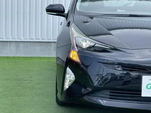 トヨタ プリウス A 香川県 2018(平30)年 3.4万km アティチュードブラックマイカ 登録時走行距離33145km/純正9型ＳＤナビ【NSZT-Y68T】/(フルセグTV/Bluetooth/DVD/MSV)/バックカメラ/純正ドライブレコーダー【DRT-H68A】/純正ビルトインETC/トヨタセーフティセンス/・プリクラッシュセーフティ/・アダプティブクルーズコントロール/・レーンディパーチャーアラート/・オートマチックハイビーム/・クリアランスソナー/ブラインドスポットモニター/ヘッドアップディスプレイ/パーキングアシスト/革巻きステアリング/ステアリングスイッチ/オートLEDヘッドライト/純正15インチアルミホイール/純正フロアマット/ドアバイザー/トノカバー/オート開閉機能付電動格納ミラー/スマートキー/スペアキー