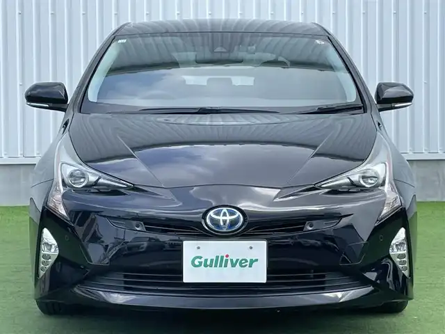 トヨタ プリウス A 香川県 2018(平30)年 3.4万km アティチュードブラックマイカ 登録時走行距離33145km/純正9型ＳＤナビ【NSZT-Y68T】/(フルセグTV/Bluetooth/DVD/MSV)/バックカメラ/純正ドライブレコーダー【DRT-H68A】/純正ビルトインETC/トヨタセーフティセンス/・プリクラッシュセーフティ/・アダプティブクルーズコントロール/・レーンディパーチャーアラート/・オートマチックハイビーム/・クリアランスソナー/ブラインドスポットモニター/ヘッドアップディスプレイ/パーキングアシスト/革巻きステアリング/ステアリングスイッチ/オートLEDヘッドライト/純正15インチアルミホイール/純正フロアマット/ドアバイザー/トノカバー/オート開閉機能付電動格納ミラー/スマートキー/スペアキー