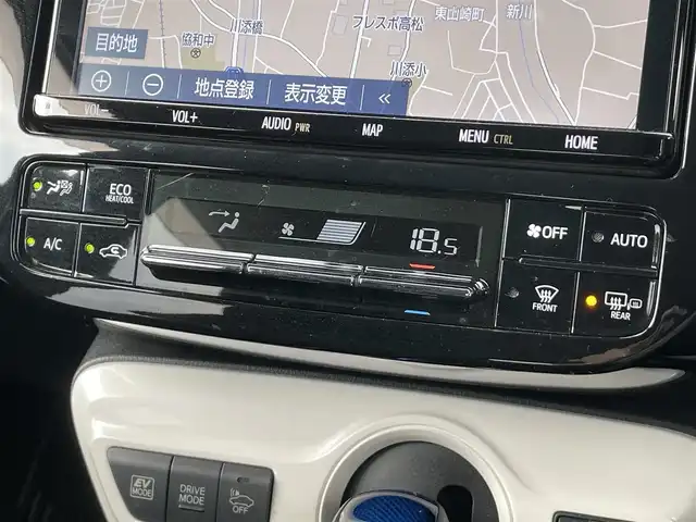トヨタ プリウス A 香川県 2018(平30)年 3.4万km アティチュードブラックマイカ 登録時走行距離33145km/純正9型ＳＤナビ【NSZT-Y68T】/(フルセグTV/Bluetooth/DVD/MSV)/バックカメラ/純正ドライブレコーダー【DRT-H68A】/純正ビルトインETC/トヨタセーフティセンス/・プリクラッシュセーフティ/・アダプティブクルーズコントロール/・レーンディパーチャーアラート/・オートマチックハイビーム/・クリアランスソナー/ブラインドスポットモニター/ヘッドアップディスプレイ/パーキングアシスト/革巻きステアリング/ステアリングスイッチ/オートLEDヘッドライト/純正15インチアルミホイール/純正フロアマット/ドアバイザー/トノカバー/オート開閉機能付電動格納ミラー/スマートキー/スペアキー