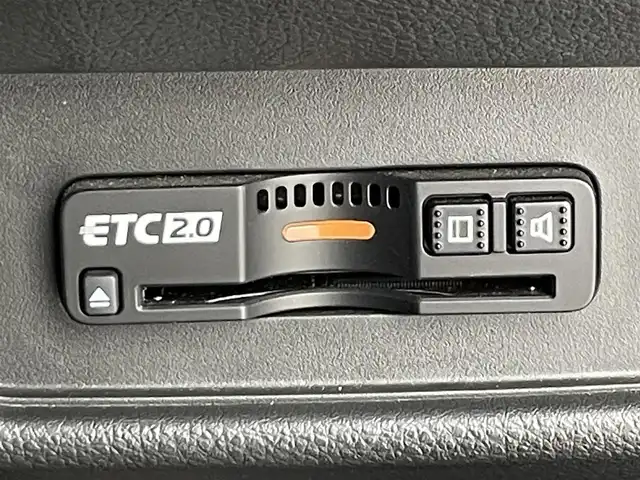 ホンダ オデッセイ ハイブリッド e:HEVアブソルート EX 大阪府 2021(令3)年 6.2万km プラチナホワイトパール ホンダセンシング/　・衝突軽減ブレーキ/　・渋滞追従機能付アダプティブクルーズコントロール/　・路外逸脱抑制機能/　・誤発進抑制機能/　・先行車発進お知らせ機能/　・クリアランスソナー/純正10インチSDナビ[VXU-217DYi]/　CD/DVD/Bluetooth/フルセグ/マルチビューカメラ/バックカメラ/ハンズフリーアクセスパワーバックドア/ジェスチャーコントロール両側パワースライドドア/LEDヘッドライト/オートライト/フォグランプ/LEDアクティブコーナリングライト/ハーフレザー/シートヒーター/パワーシート/純正18インチアルミホイール/スマートキー/ETC2.0