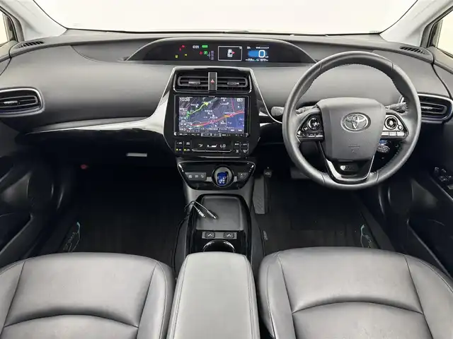 トヨタ プリウス A ツーリングセレクション 福岡県 2019(令1)年 6.7万km アティチュードブラックマイカ 社外ナビ　/バックカメラ　/ビルトインＥＴＣ　/前後ドライブレコーダー　/レーダークルコン　/コーナーセンサー　/衝突軽減　/レーンキープ　/ＢＳＭ　/ＰＫＳＢ　/パーキングアシスト　/シートヒーター　/純正１７インチＡＷ