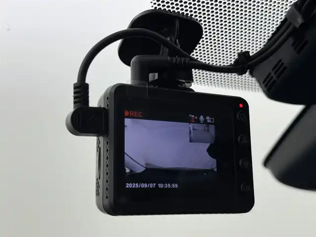 トヨタ プリウス A ツーリングセレクション 福岡県 2019(令1)年 6.7万km アティチュードブラックマイカ 社外ナビ　/バックカメラ　/ビルトインＥＴＣ　/前後ドライブレコーダー　/レーダークルコン　/コーナーセンサー　/衝突軽減　/レーンキープ　/ＢＳＭ　/ＰＫＳＢ　/パーキングアシスト　/シートヒーター　/純正１７インチＡＷ