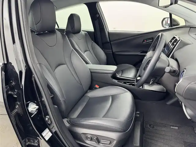 トヨタ プリウス A ツーリングセレクション 福岡県 2019(令1)年 6.7万km アティチュードブラックマイカ 社外ナビ　/バックカメラ　/ビルトインＥＴＣ　/前後ドライブレコーダー　/レーダークルコン　/コーナーセンサー　/衝突軽減　/レーンキープ　/ＢＳＭ　/ＰＫＳＢ　/パーキングアシスト　/シートヒーター　/純正１７インチＡＷ