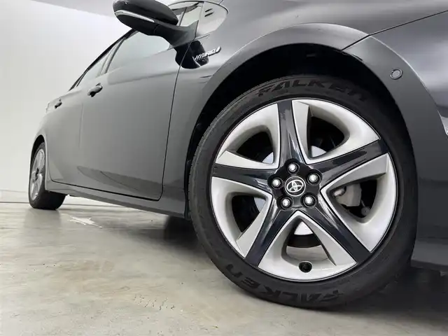 トヨタ プリウス A ツーリングセレクション 福岡県 2019(令1)年 6.7万km アティチュードブラックマイカ 社外ナビ　/バックカメラ　/ビルトインＥＴＣ　/前後ドライブレコーダー　/レーダークルコン　/コーナーセンサー　/衝突軽減　/レーンキープ　/ＢＳＭ　/ＰＫＳＢ　/パーキングアシスト　/シートヒーター　/純正１７インチＡＷ