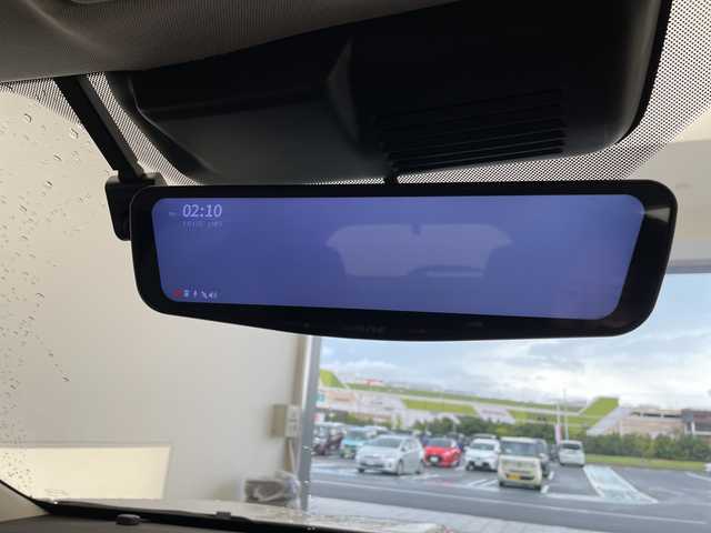 三菱 アウトランダー ＰＨＥＶ G 愛知県 2022(令4)年 1.6万km ホワイトダイヤモンド マイパイロット/Ｅアシスト/純正9型ディズプレイオーディオ　ナビ機能あり/全方位カメラ/クルーズコントロール/シートヒーター/バックカメラ/電動リアゲート/パワーシート/ヘッドアップディスプレイ/コーナーセンサー/純正アルミホイール/ブラインドスポットモニター/ETC2.0/LEDヘッドライト/４WD/パドルシフト/ステアリングヒーター/インテリジェントミラー/オートマチックハイビーム/ワイヤレス充電器/衝突軽減システム/フルセグ/Bluetooth/ドライブレコーダー/ステアリングスイッチ/スマートキー/プッシュスタート
