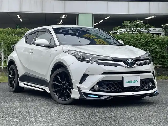 トヨタ Ｃ－ＨＲ G 熊本県 2017(平29)年 9.7万km ホワイトパールクリスタルシャイン モデリスタフルエアロ/TRD18インチアルミホイール/革シート/ワンオーナー/プッシュスタート/純正ナビ/（CD・DVD・フルセグTV・BTオーディオ・SD）/バックカメラ/ビルトインETC/レーダークルーズ/前席シートヒーター/LEDヘッドライト/オートライト/フォグライト/前後コーナーセンサー/横滑り防止装置/ウィンカーミラー/純正フロアマット/純正ドアバイザー/新車保証書/取扱説明書/スマートスペアキー×1本