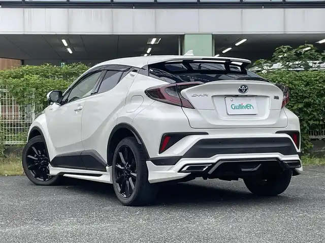 トヨタ Ｃ－ＨＲ G 熊本県 2017(平29)年 9.7万km ホワイトパールクリスタルシャイン モデリスタフルエアロ/TRD18インチアルミホイール/革シート/ワンオーナー/プッシュスタート/純正ナビ/（CD・DVD・フルセグTV・BTオーディオ・SD）/バックカメラ/ビルトインETC/レーダークルーズ/前席シートヒーター/LEDヘッドライト/オートライト/フォグライト/前後コーナーセンサー/横滑り防止装置/ウィンカーミラー/純正フロアマット/純正ドアバイザー/新車保証書/取扱説明書/スマートスペアキー×1本