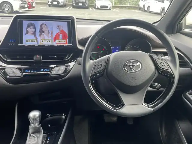 トヨタ Ｃ－ＨＲ G 熊本県 2017(平29)年 9.7万km ホワイトパールクリスタルシャイン モデリスタフルエアロ/TRD18インチアルミホイール/革シート/ワンオーナー/プッシュスタート/純正ナビ/（CD・DVD・フルセグTV・BTオーディオ・SD）/バックカメラ/ビルトインETC/レーダークルーズ/前席シートヒーター/LEDヘッドライト/オートライト/フォグライト/前後コーナーセンサー/横滑り防止装置/ウィンカーミラー/純正フロアマット/純正ドアバイザー/新車保証書/取扱説明書/スマートスペアキー×1本