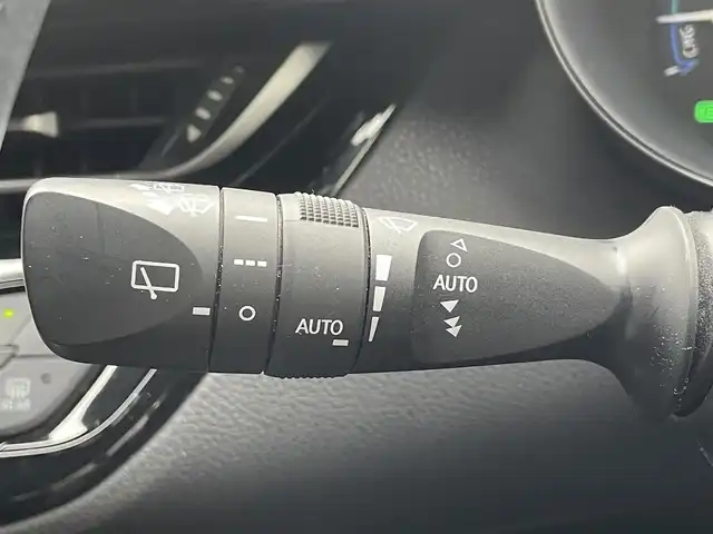トヨタ Ｃ－ＨＲ G 熊本県 2017(平29)年 9.7万km ホワイトパールクリスタルシャイン モデリスタフルエアロ/TRD18インチアルミホイール/革シート/ワンオーナー/プッシュスタート/純正ナビ/（CD・DVD・フルセグTV・BTオーディオ・SD）/バックカメラ/ビルトインETC/レーダークルーズ/前席シートヒーター/LEDヘッドライト/オートライト/フォグライト/前後コーナーセンサー/横滑り防止装置/ウィンカーミラー/純正フロアマット/純正ドアバイザー/新車保証書/取扱説明書/スマートスペアキー×1本